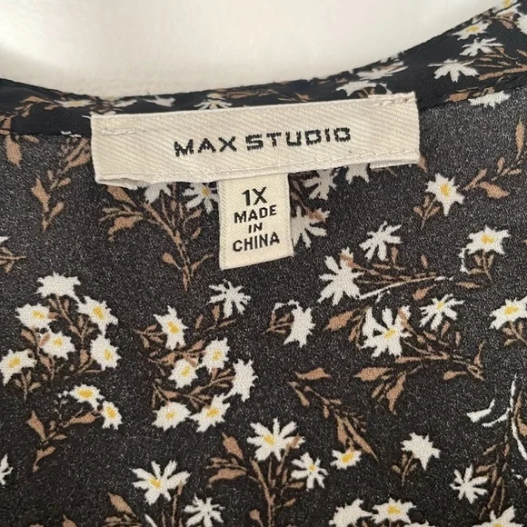 Max Studio Black and White Floral Blouse - Picture 2 of 8